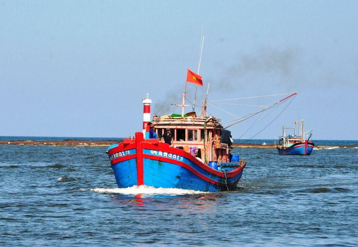 Tàu cá ngư dân Quảng Ngãi ra khơi. Ảnh minh họa