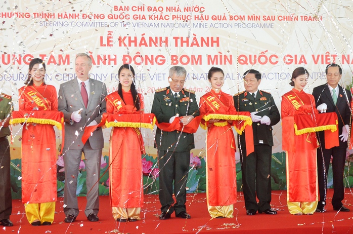 
Lễ cắt băng khánh thành trung tâm VNMAC
