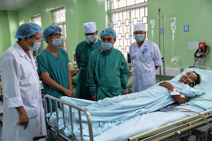 
Ông Lương Ngọ sau khi được các y bác sĩ phẫu thuật vì bị đâm thủng tim, phổi
