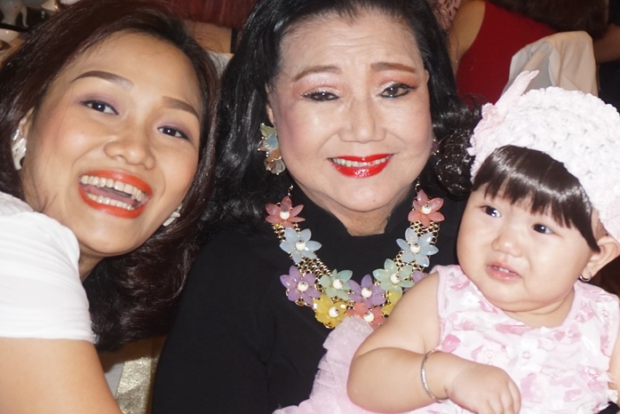 NSND Kim Cương và con dâu bên cạnh bé Xuân Vy 1 tuổi