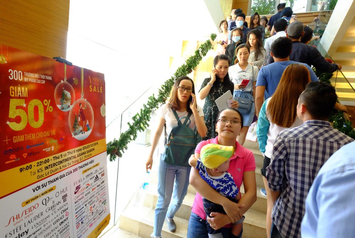 
Diễn ra trong hai ngày 22 và 23-12 tại khách sạn Intercontinental Asiana Saigon (góc Lê Duẩn – Hai Bà Trưng, quận 1, TP HCM), sự kiện Vstyes Private thu hút rất đông khách hàng đến săn hàng giảm giá.
