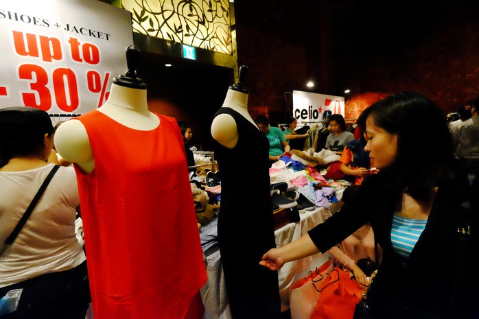 
Chị Quỳnh (ngụ quận Tân Bình) cho biết chị mua quần áo tại Vincy nhưng giảm giá không nhiều so với những mặt hàng khác
