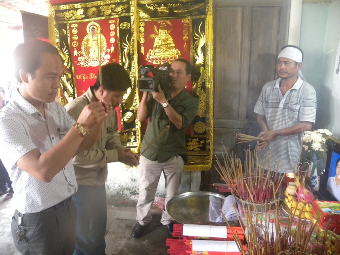 Taxi Tiên sa đến thăm hỏi,hỗ trợ cho gia đình có người chết ở Quảng Bình trong đợt lũ 