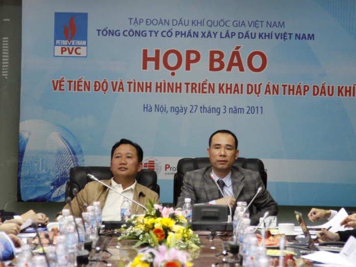 
Trịnh Xuân Thanh (trái) và Vũ Đức Thuận (phải) thời làm Chủ tịch HĐQT và Tổng giám đốc PVC trong một cuộc họp báo - Ảnh: Vietnam Plus
