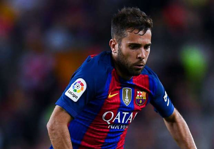 Jordi Alba rời sân chỉ sau 10 phút vì tái phát chấn thương