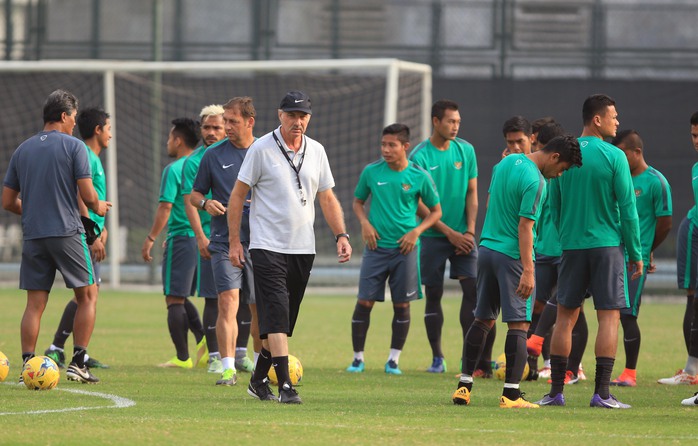 HLV Riedl đang chỉ đạo đội tuyển Indonesia