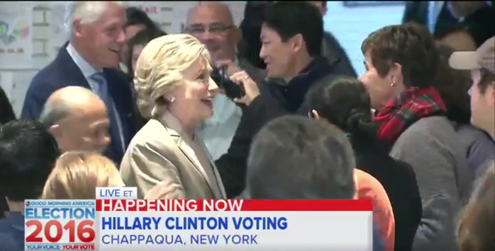 Bà Clinton tới điểm bỏ phiếu ở New York. Ảnh: FIRSTPOST