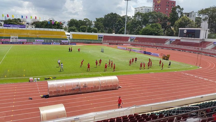 Đội tuyển CHDCND Triều Tiên tập luyện giữa trưa nắng để chiều thi đấu cùng tuyển Việt Nam