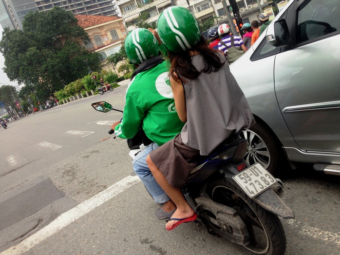 
Hành khách đi dịch vụ GrabBike
