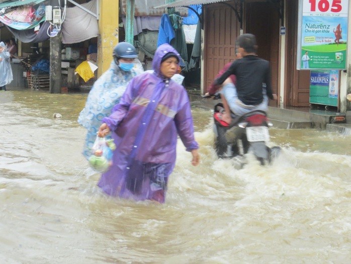 Ngập lụt tại thị xã Hương Trà, Thừa Thiên- Huế (ảnh Quang Nhật)