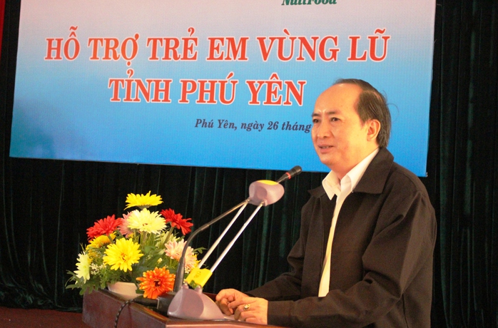 
Ông Phan Đình Phùng, Phó chủ tịch UBND tỉnh Phú Yên, cho hay người dân vùng lũ Phú Yên đang thiếu thốn trăm bề
