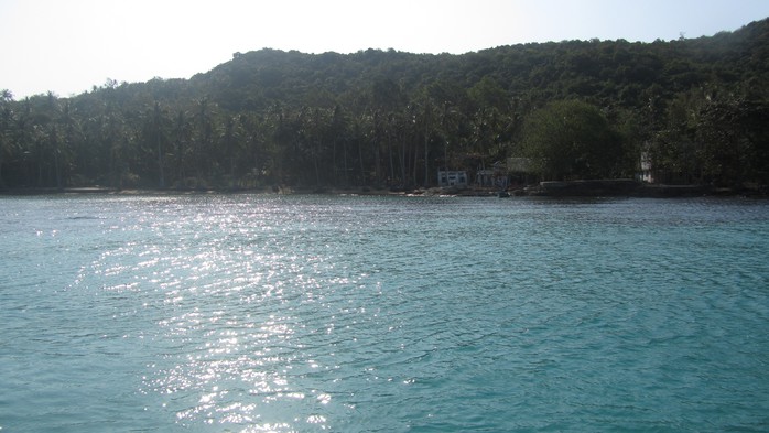 Hòn Dầu nhìn từ ngoài