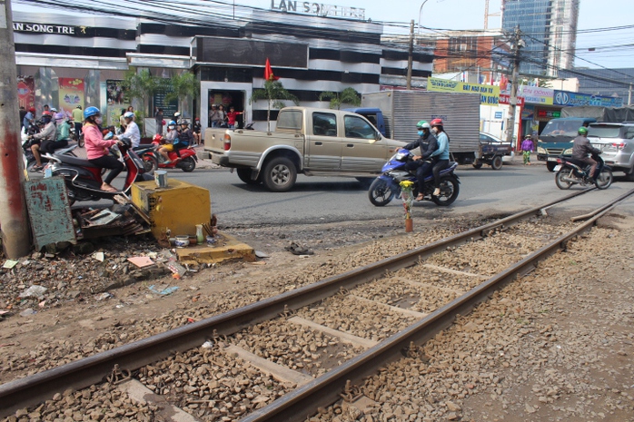 
Khu vực đường sắt giao đường bộ có rào chắn đoạn qua nội ô TP Biên Hòa, nơi xảy ra vụ việc

