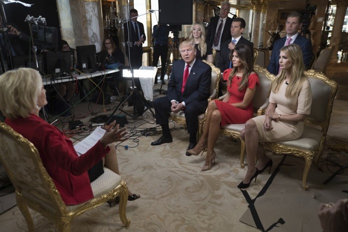 Gia đình ông Trump trong buổi phỏng vấn 60 Phút. Ảnh: Washington Post