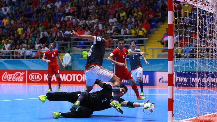 Iran lần thứ hai trong lịch sử vào bán kết World Cup futsal, lần này là chiến thắng gây sốc 4-3 trước Paraguay