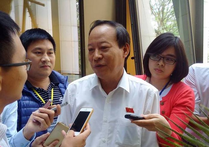 
Thượng tướng Lê Quý Vương trao đổi với báo chí sáng 4-11 - ảnh Nguyễn Quyết
