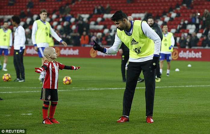 Diego Costa hướng dẫn Lowery cách đánh bại thủ môn Begovic