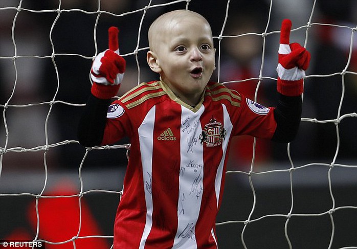 Cậu bé 5 tuổi Bradley Lowery đang phải chống chọi với căn bệnh ung thư nhưng vẫn rất lạc quan