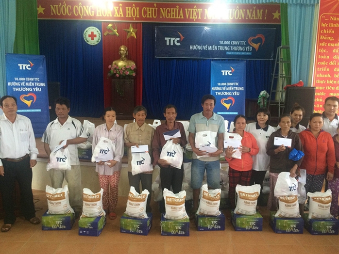 TTC đã trao 1.200 phần quà cho bà con miền Trung đang bị bão lũ