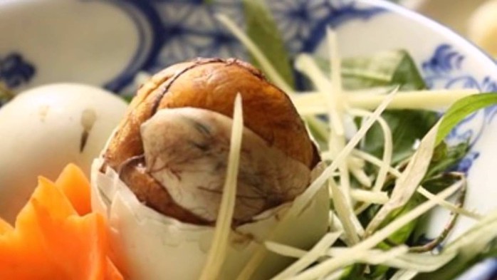 
Nên ăn trứng vịt lộn vào buổi sáng, tránh ăn vào buổi tối
