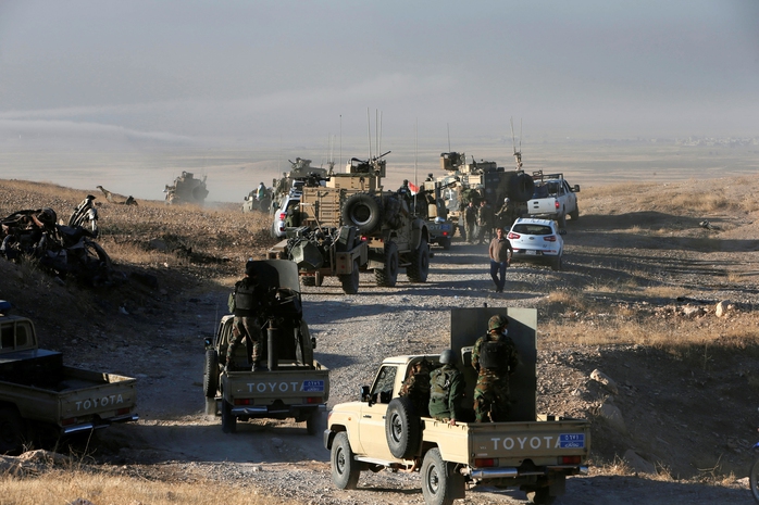 
Một cánh dân quân người Kurd tham gia chiến dịch tái chiếm Mosul ngày 17-10. Ảnh: REUTERS

