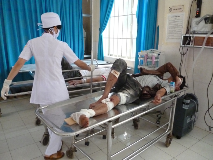 
Bệnh viện Đa khoa khu vực Cam Ranh, tỉnh Khánh Hòa cấp cứu nạn nhân trong một vụ tai nạn

