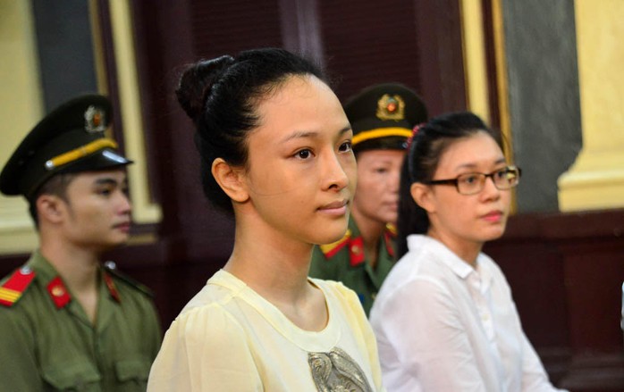 Trương Hồ Phương Nga và Nguyễn Đức Thùy Dung tại tòa