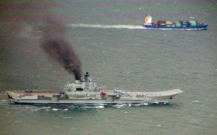 Tàu Đô đốc Kuznetsov băng qua eo biển Manche hôm 21-10 Ảnh: Telegraph