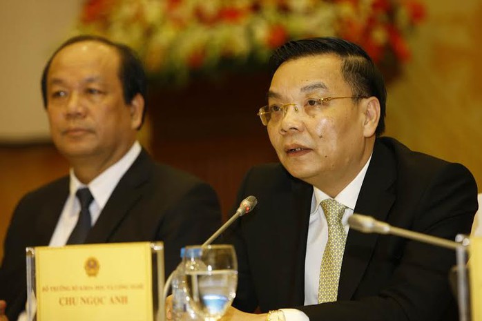 Bộ trưởng Bộ KH-CN Chu Ngọc Anh trả lời câu hỏi của báo chí