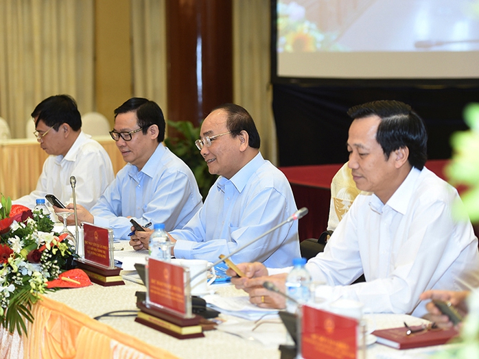 
Thủ tướng Nguyễn Xuân Phúc, Phó Thủ tướng Vương Đình Huệ cùng nhắn tin ủng hộ người nghèo-Ảnh: VGP
