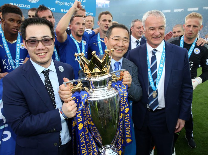 
Vichai Srivaddhanaprabha và HLV Ranieri trong ngày vui của Leicester
