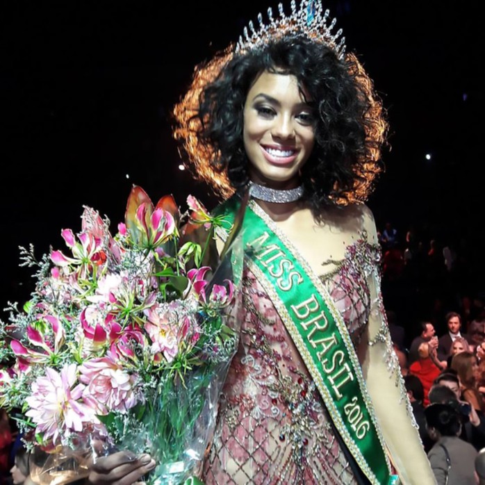 
Trở thành người da đen thứ hai đăng quang ngôi vị hoa hậu trong lịch sử cuộc thi nhan sắc này ở Brazil
