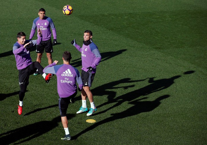 Không khí vui vẻ bao trùm lên buổi tập của Real Madrid