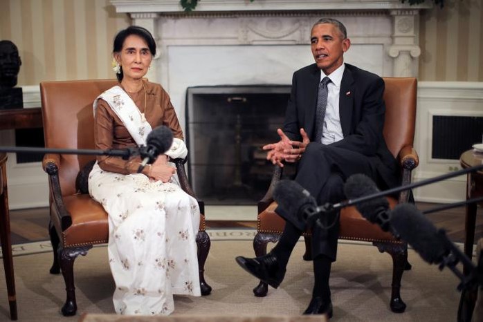 
Tổng thống Mỹ Barack Obama (phải) hội đàm cùng Cố vấn Nhà nước Myanmar Aung San Suu Kyi tại Nhà Trắng hôm 14-9. Ảnh: Reuters
