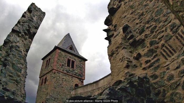 Tòa lâu đài vẫn giữ được kiến trúc Gothic. Ảnh: Alamy Stock Photo