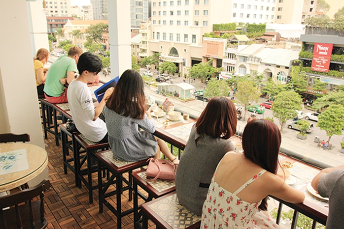 Một quán cà phê chung cư trên đường Nguyễn Huệ
