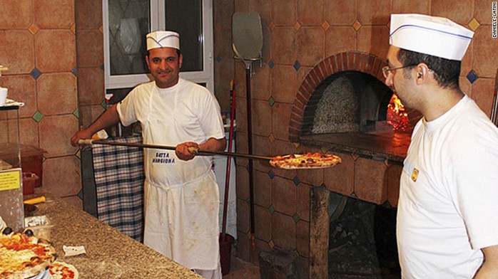 Pizza Ý - bạn đủ can đảm để khước từ? Ảnh: CNN