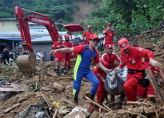 
Bão Megi gây ra lở đất chôn vùi một ngôi chùa ở hạt Yilan. Ảnh: AP
