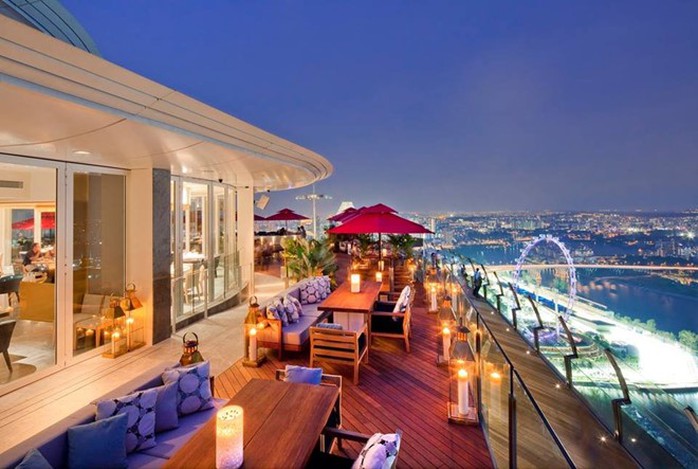 Khung cảnh Singapore nhìn từ nhà hàng. Ảnh: Ce La Vi.