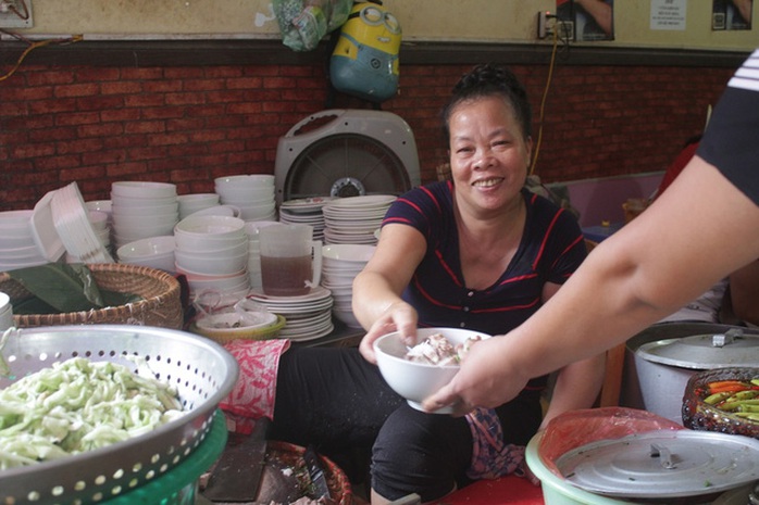 Bà Thảo cho rằng tính cách của bà nóng nảy lại gặp nhiều khách có những đòi hỏi trên trời nên mới nói những câu có phần khó nghe