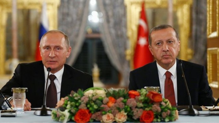 Tổng thống Nga Vladimir Putin và người đồng cấp Thổ Nhĩ Kỳ Recep Tayyip Erdogan trong cuộc họp báo chung tại Istanbul. Ảnh: Reuters