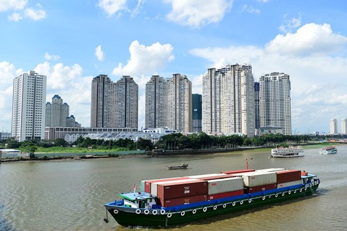 Để có thể sớm mua nhà, người trẻ phải hy sinh nhiều thú vui. Ảnh: Lê Quân.