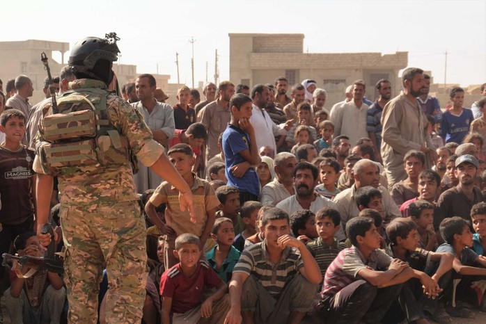 
Người dân Mosul bỏ chạy khỏi thành phố đang tập trung ở làng Tinah. Ảnh: Oxfam
