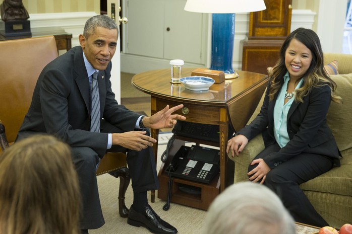 
Sau khi khỏi bệnh, Nina Pham đã được mời tới Nhà Trắng và nói chuyện với Tổng thống Obama. Ảnh: AP
