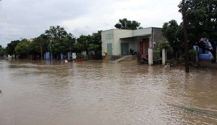 
Nhiều khu dân cư ở huyện Thuận Bắc bị ngập sâu
