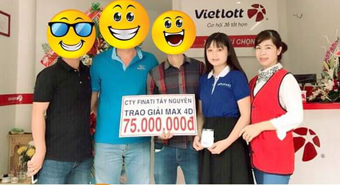 Khác hàng trúng thưởng vé số Max 4D (Ảnh: Đại lý Xồ số điện toán FINATI)