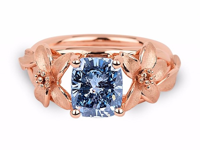 Chiếc nhẫn đính kim cương xanh quý hiếm nằm trong gói dịch vụ. Ảnh: World of Diamonds.