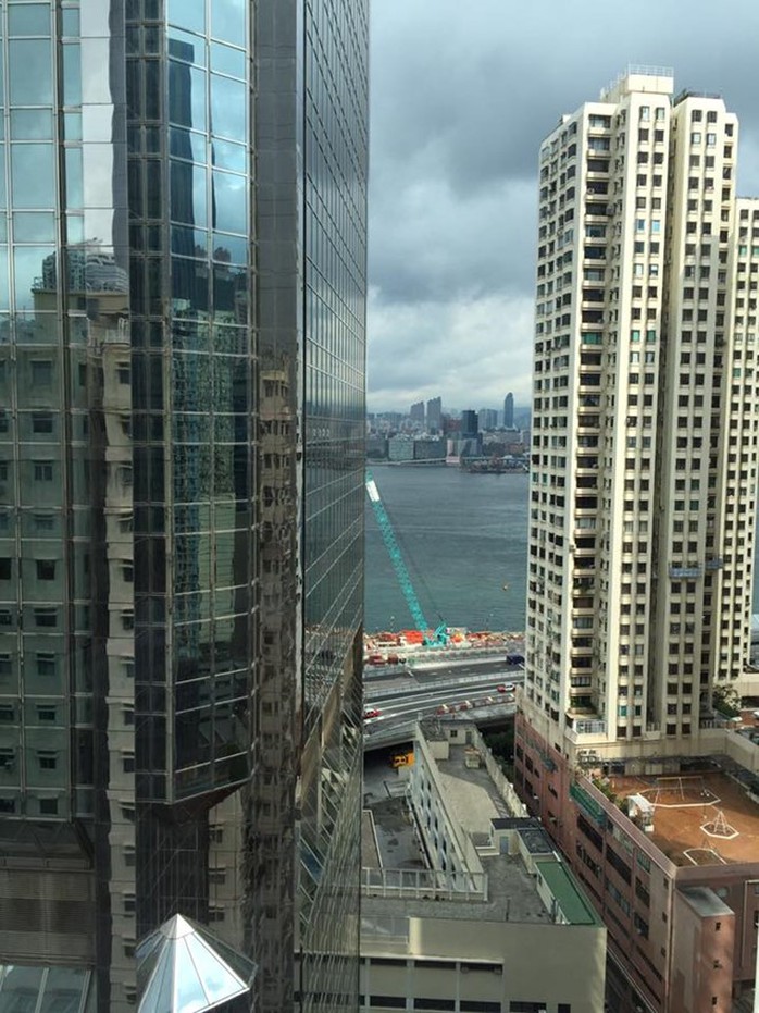 Khách sạn Twenty One Whitfield giống như một building chứ không phải một khách sạn.