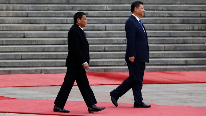 
Chủ tịch Trung Quốc Tập Cận Bình gặp Tổng thống Philippines Rodrigo Duterte trong chuyến công du Trung Quốc mới đây. Ảnh: REUTERS

