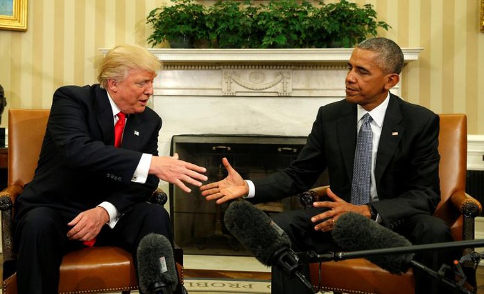 Tổng thống Mỹ Barack Obama và tổng thống đắc cử Donald Trump họp báo sau cuộc gặp ngày 10-11. Ảnh: REUTERS
